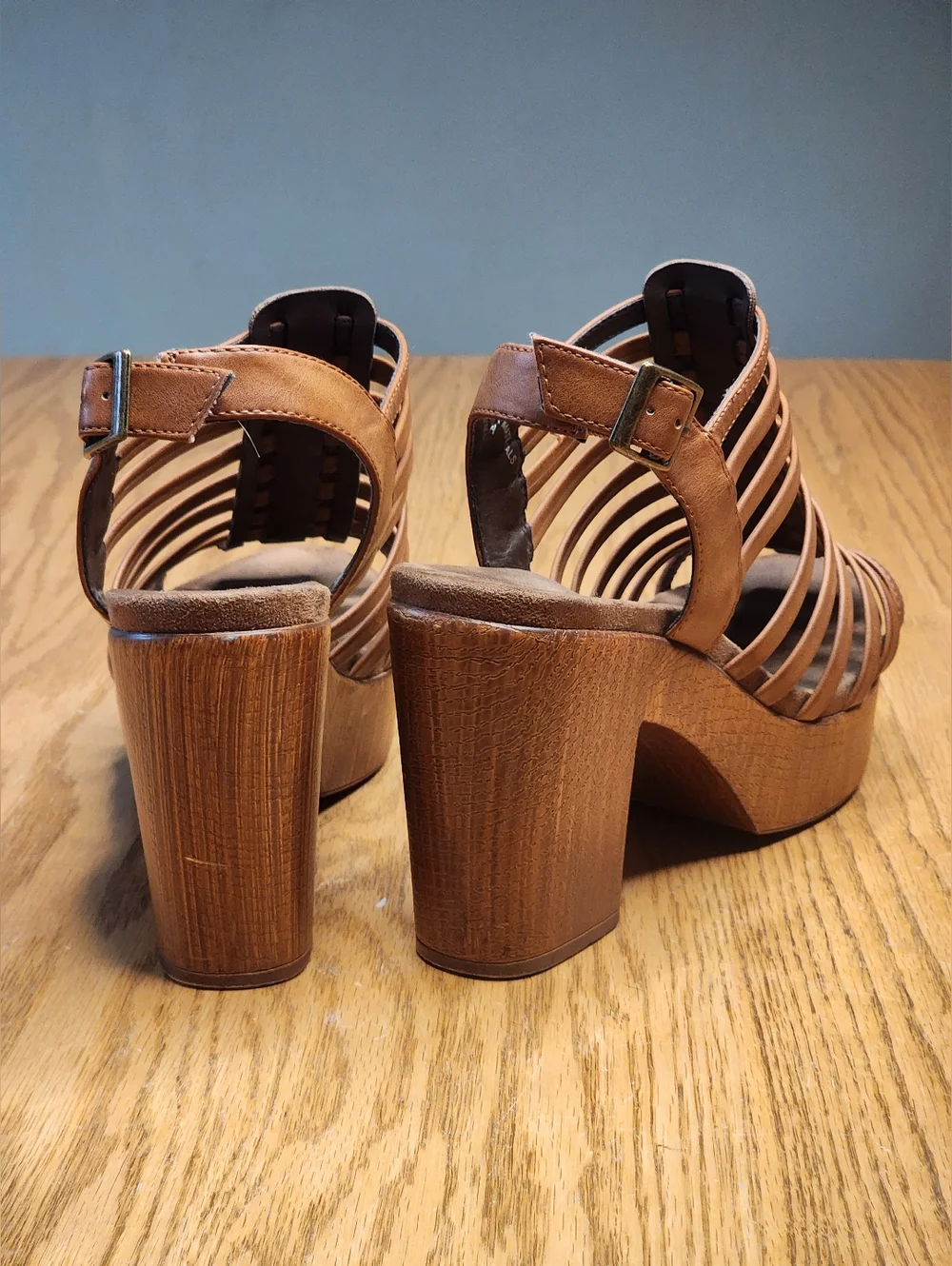 White Mountain Astonish Strappy Platform Sandal Size 10 Festival Bohemian Summer